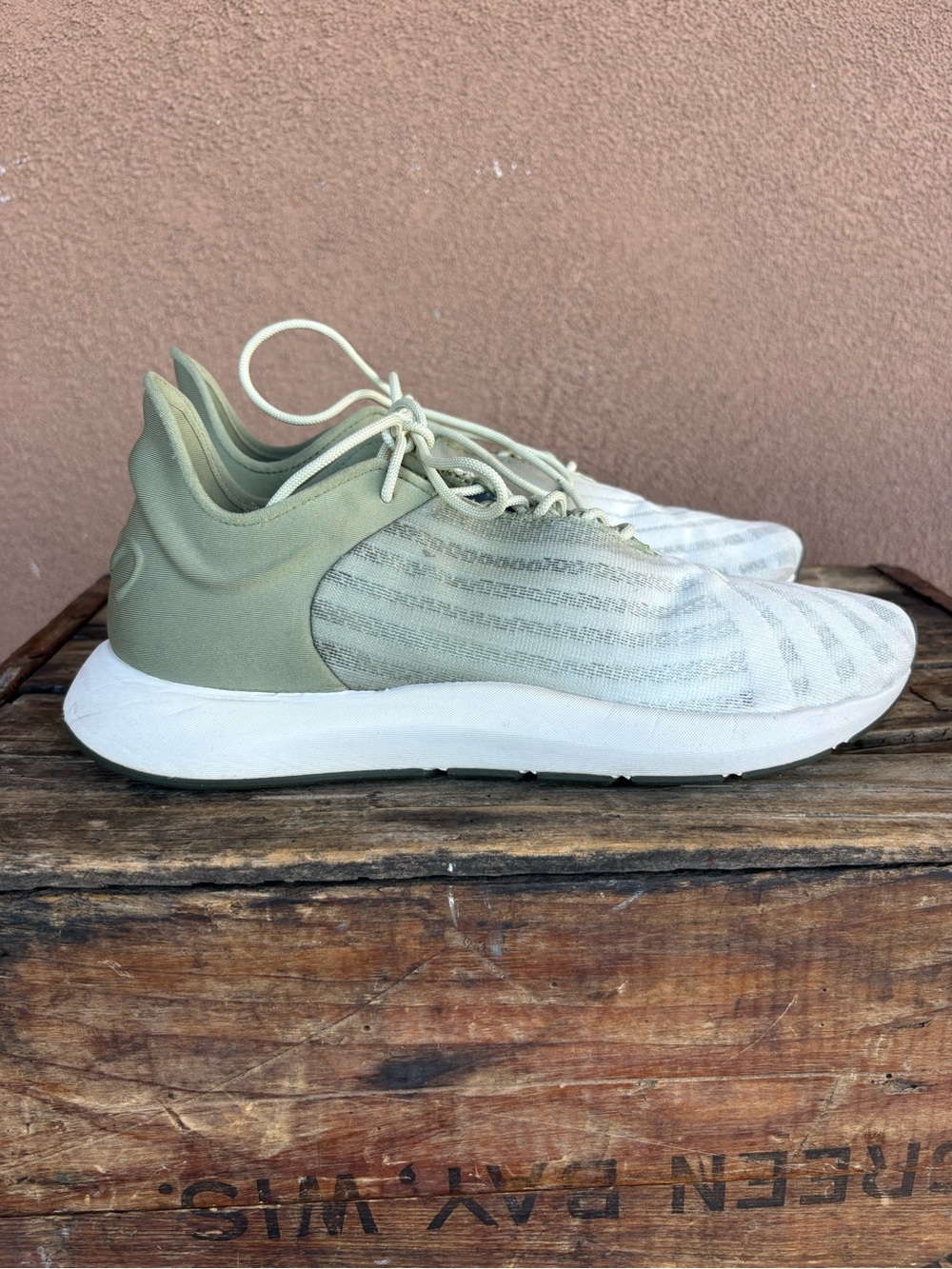Saysh One Sneaker in Eucalyptus Olive